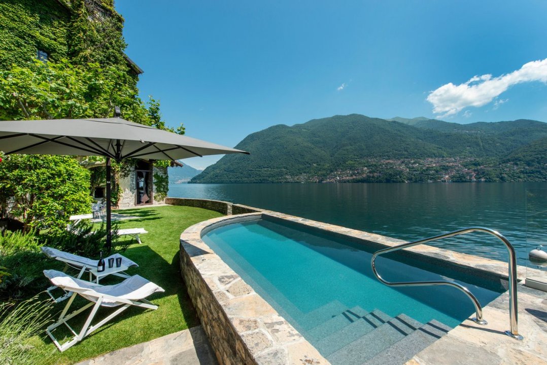 For sale villa by the lake Brienno Lombardia foto 1